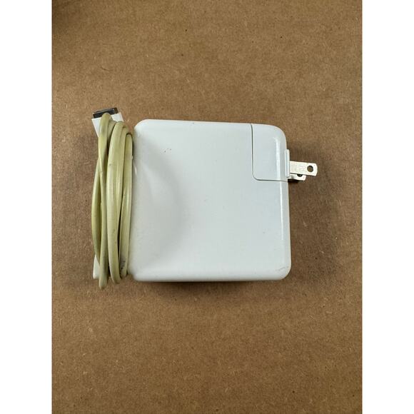 MacBook Charger / used condition - Picture 1 of 2